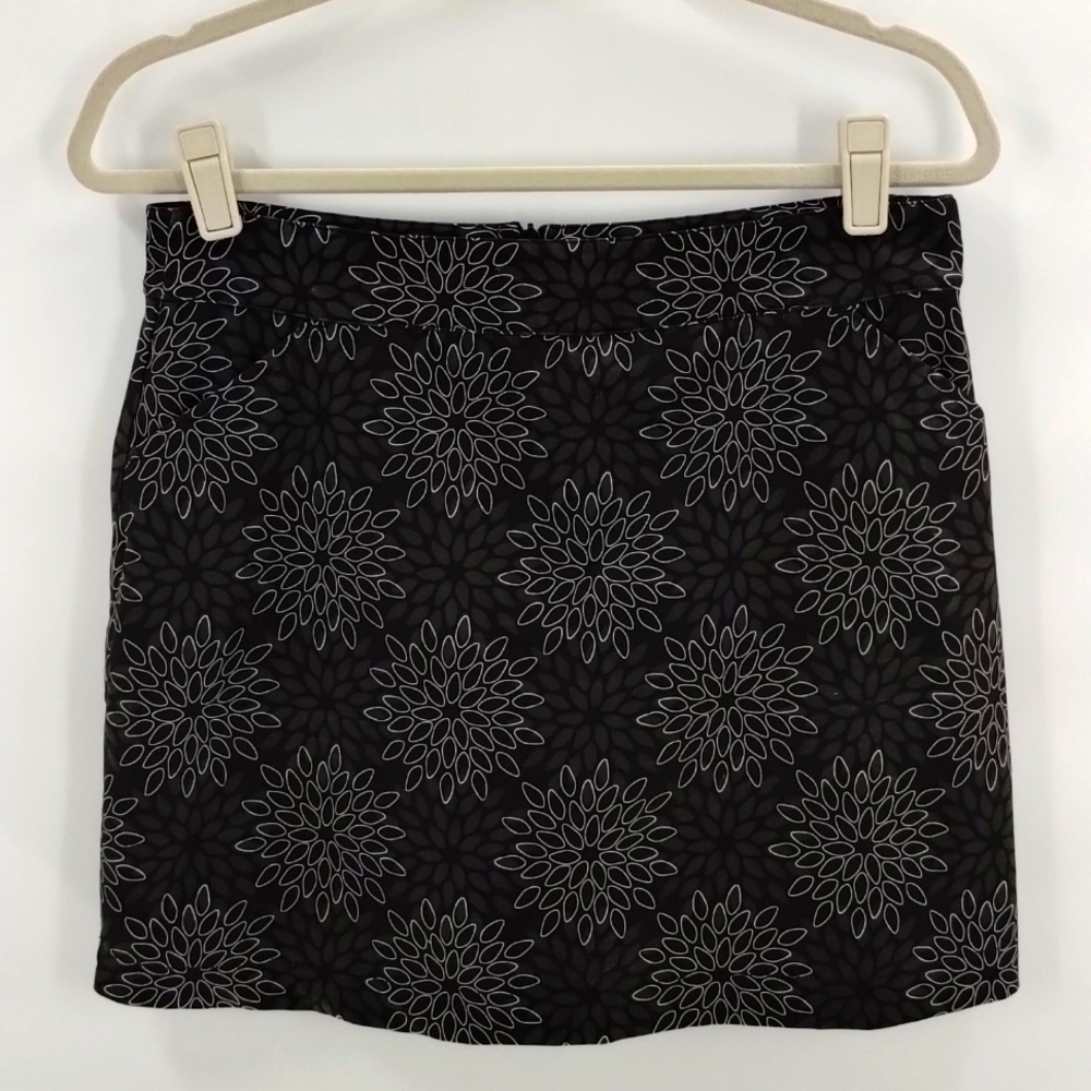 Pebble Beach Performance skort size 6 black gray white floral design pockets